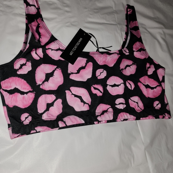 NWT Dolls Kill Sexy Pink Puckered Lips Sports Bra Or Crop Top - Picture 5 of 8